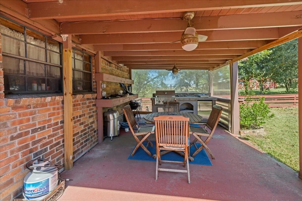 Exterior, Outdoor Kitchen