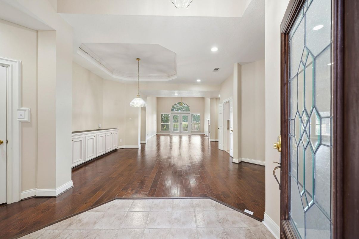 Interior, Pendant Lights, Recessed Lighting, Wood Texture Flooring