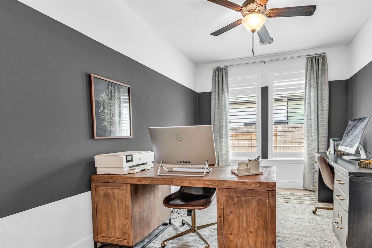Home Office, Interior