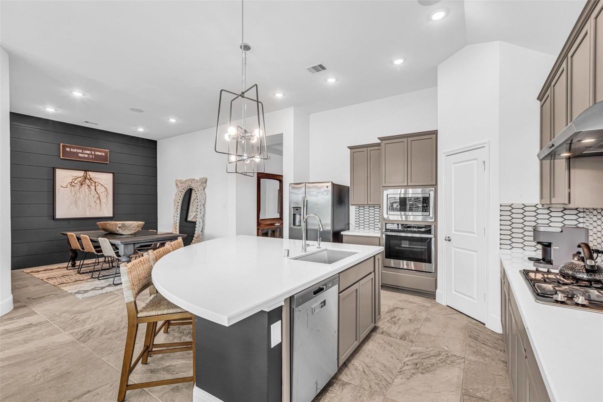 Dining room, Interior, Kitchen, Pendant Lights, Recessed Lighting, Stainless Steel Appliances