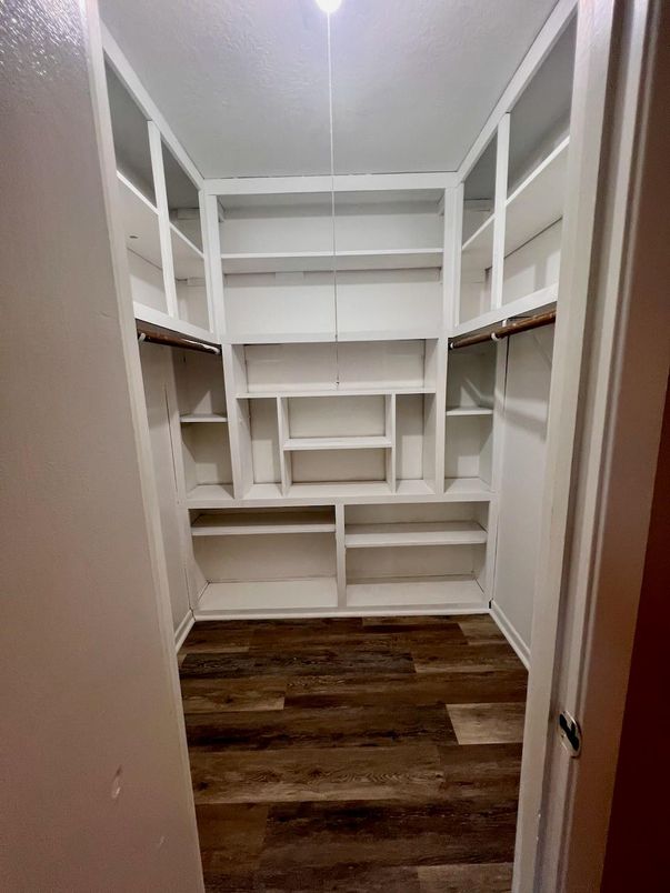Interior, Walk-in Closets, Wood Texture Flooring