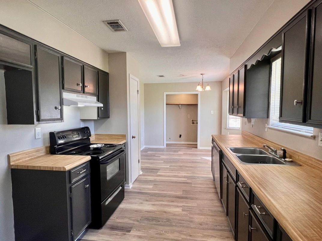Interior, Kitchen, Pendant Lights, Wood Texture Flooring