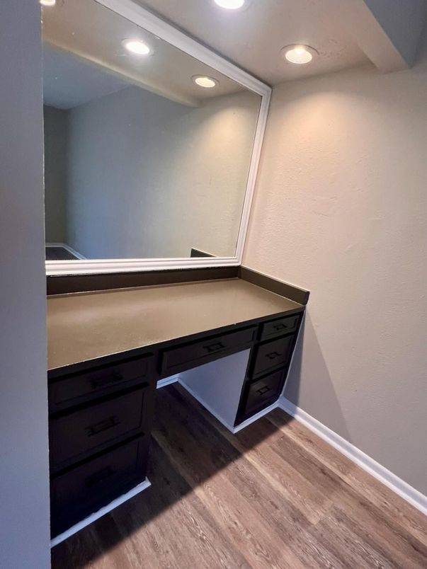 Interior, Recessed Lighting, Wood Texture Flooring