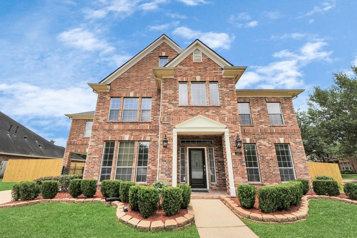 Exterior, Facade, Brick Facade, Brick Traditional