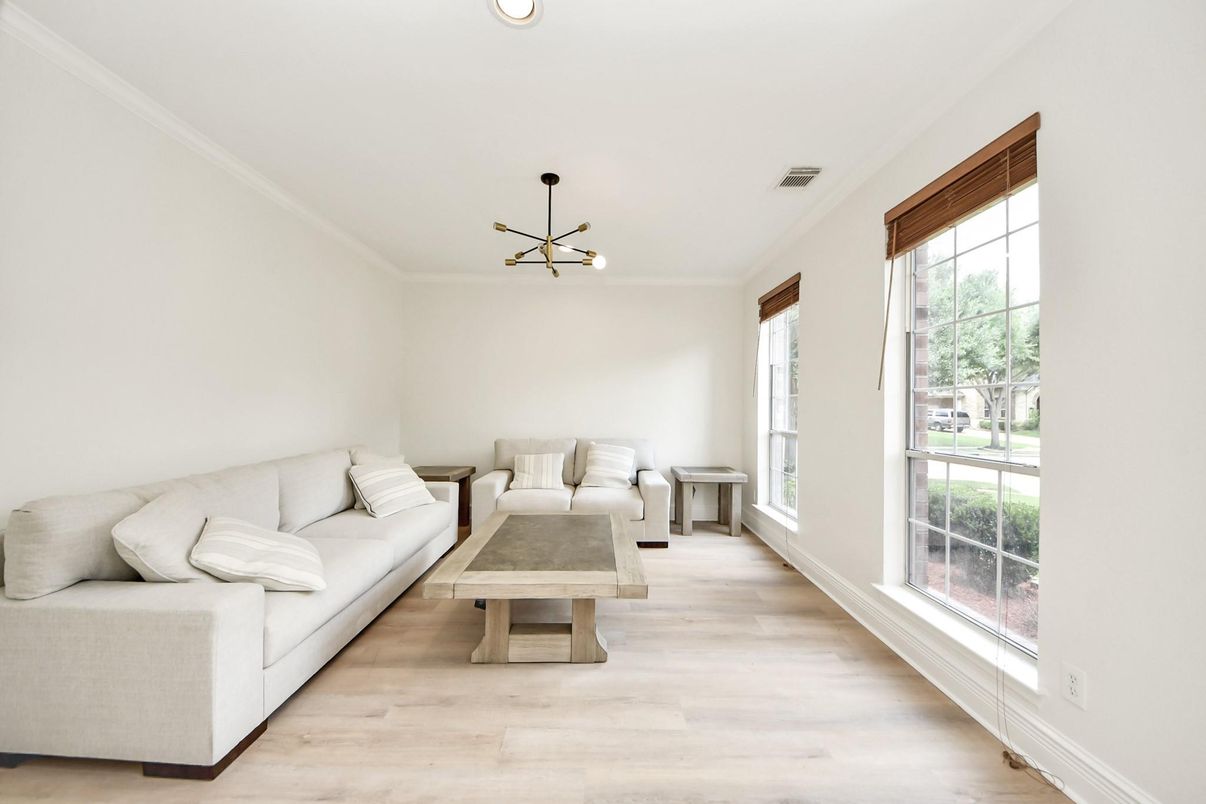 Interior, Living room, Pendant Lights, Recessed Lighting, Wood Texture Flooring