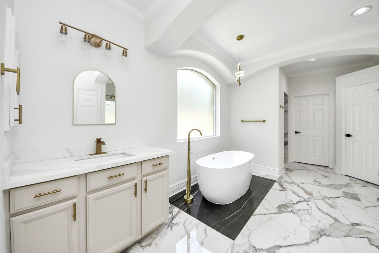 Bathroom, Dual Sink Vanities, Free Standing Baths, Interior, Marble, Pendant Lights, Recessed Lighting