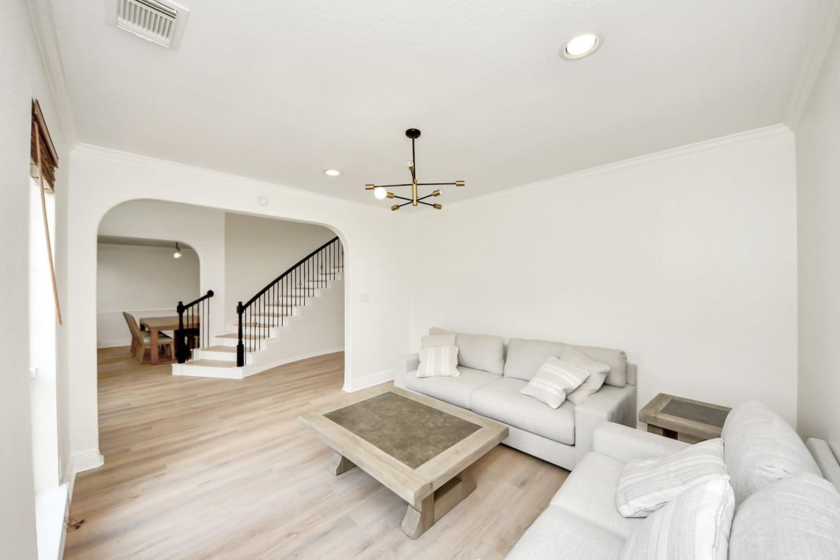 Interior, Living room, Pendant Lights, Recessed Lighting, Wood Texture Flooring