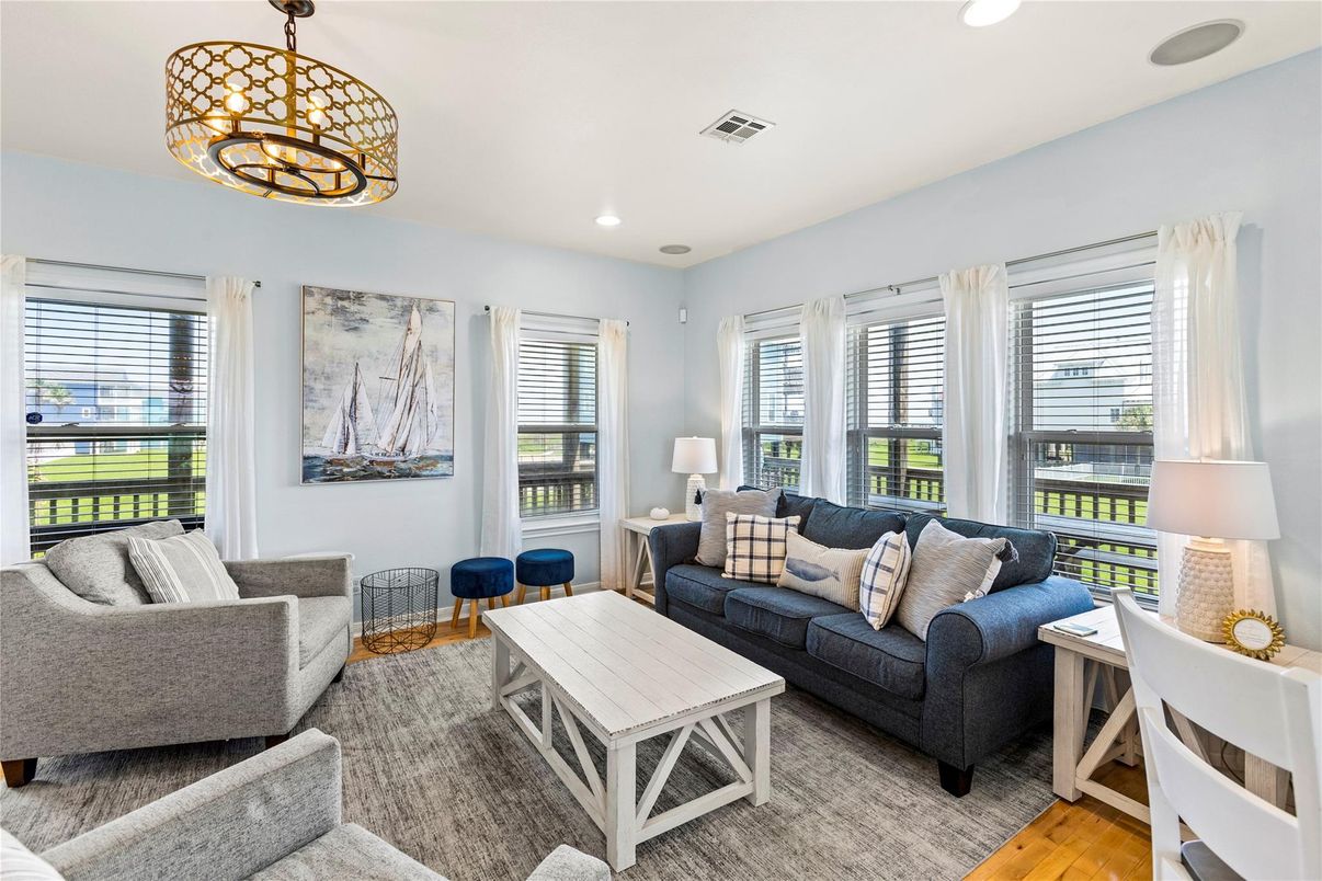 Interior, Living room, Pendant Lights, Recessed Lighting, Wood Texture Flooring