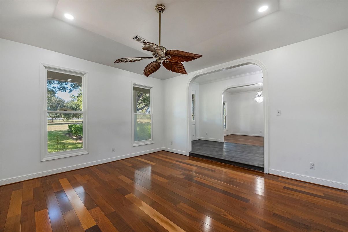 Empty room, Interior, Recessed Lighting, Wood Texture Flooring