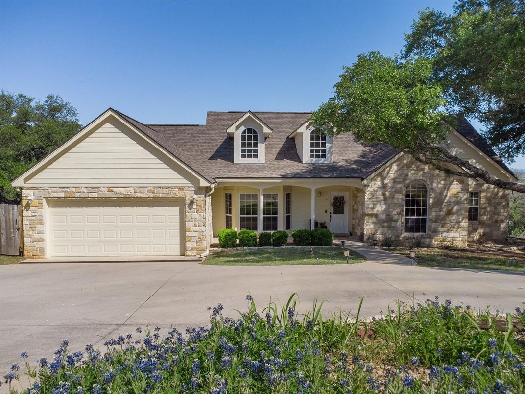 Attached, Exterior, Facade, Ranch