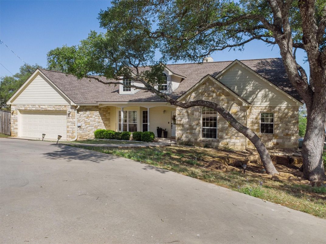 Attached, Exterior, Facade, Ranch