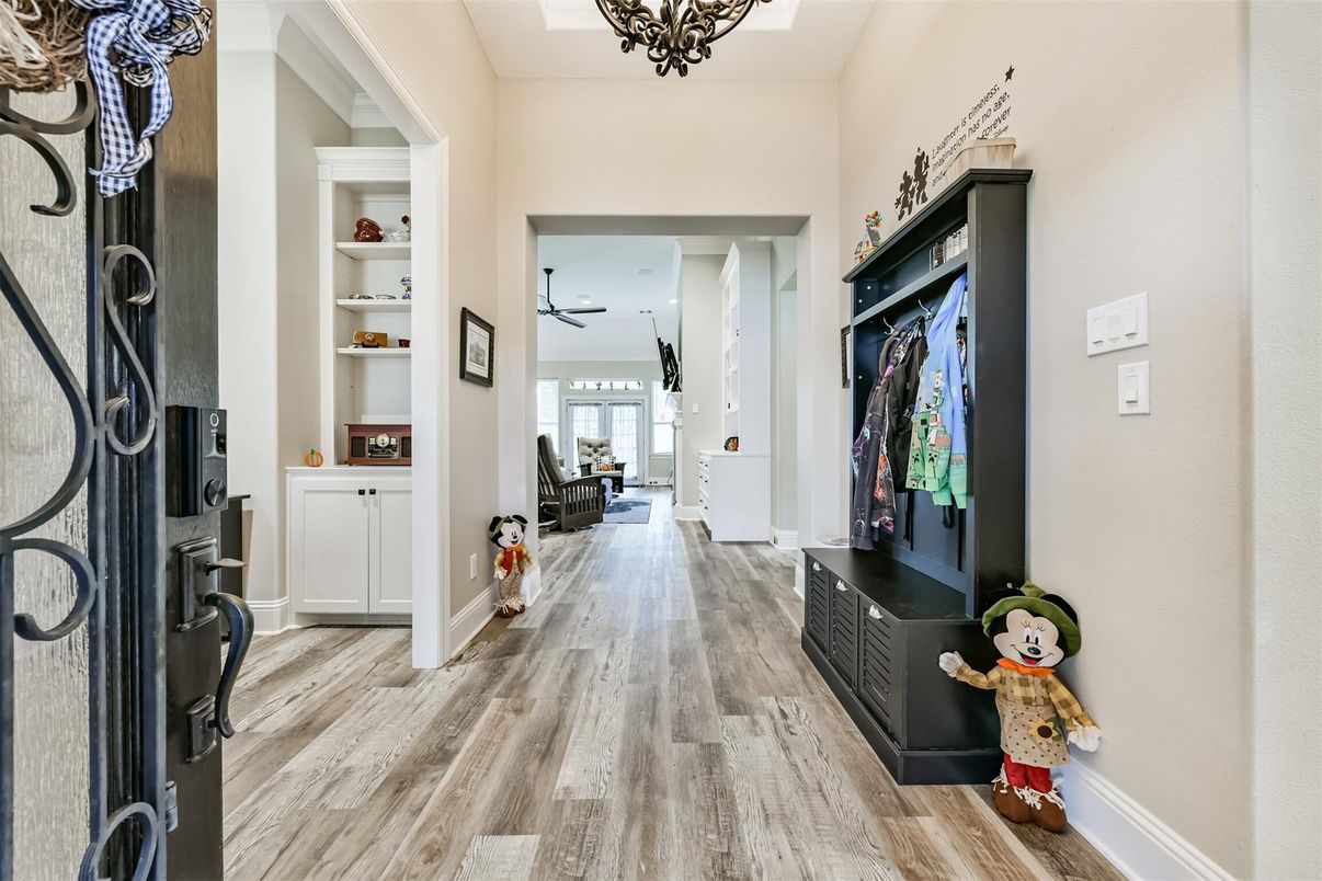 Interior, Pendant Lights, Recessed Lighting, Wood Texture Flooring