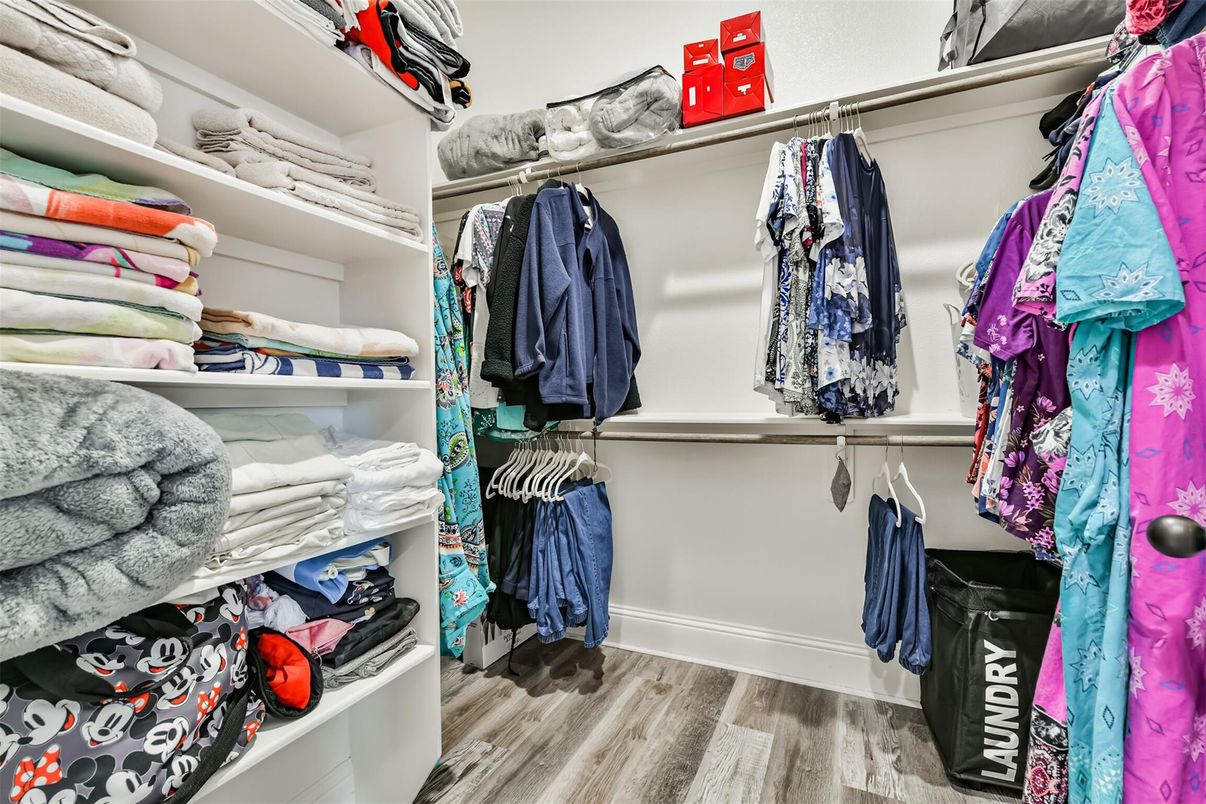 Interior, Walk-in Closets, Wood Texture Flooring