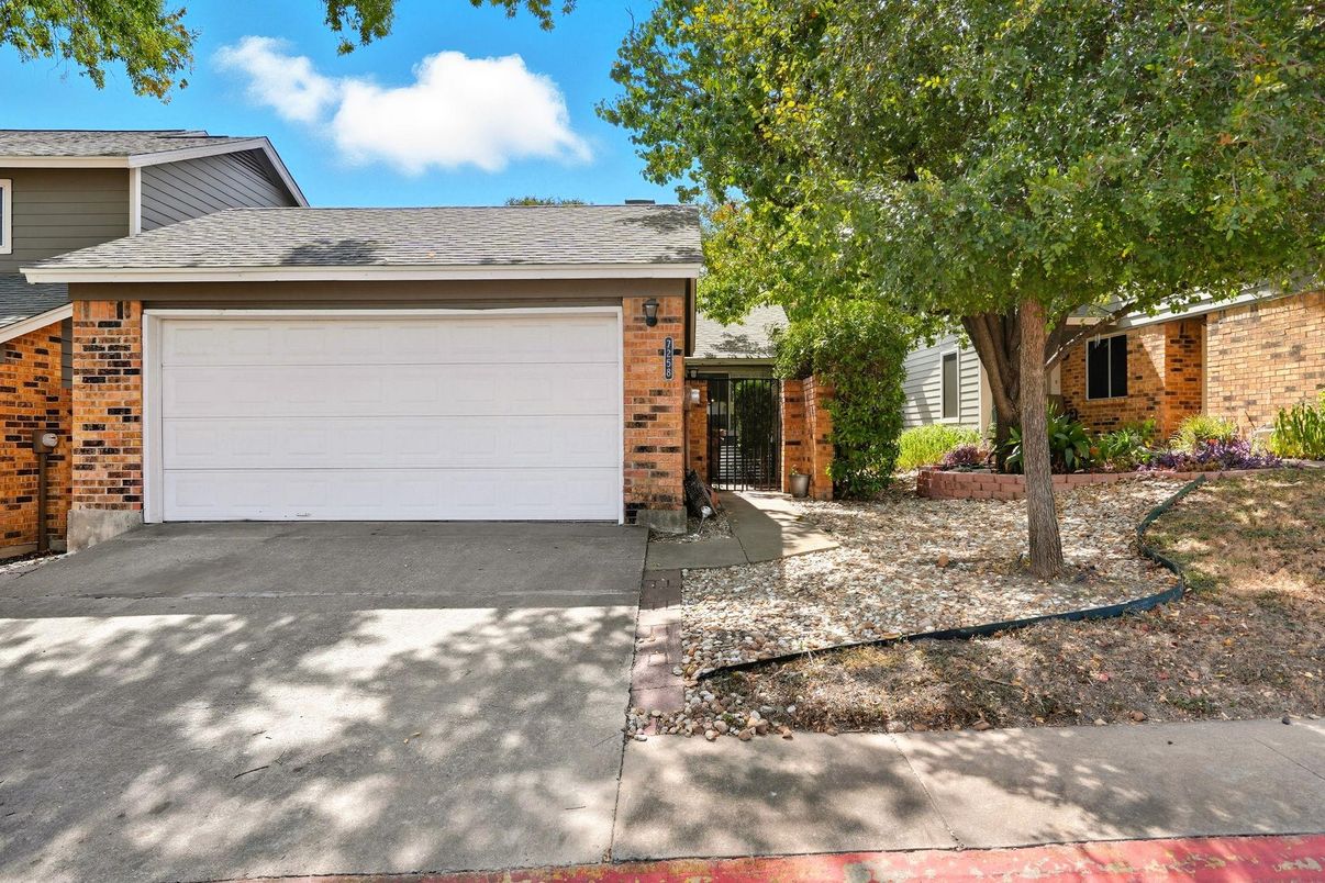 Attached, Exterior, Facade, Brick Facade, Ranch