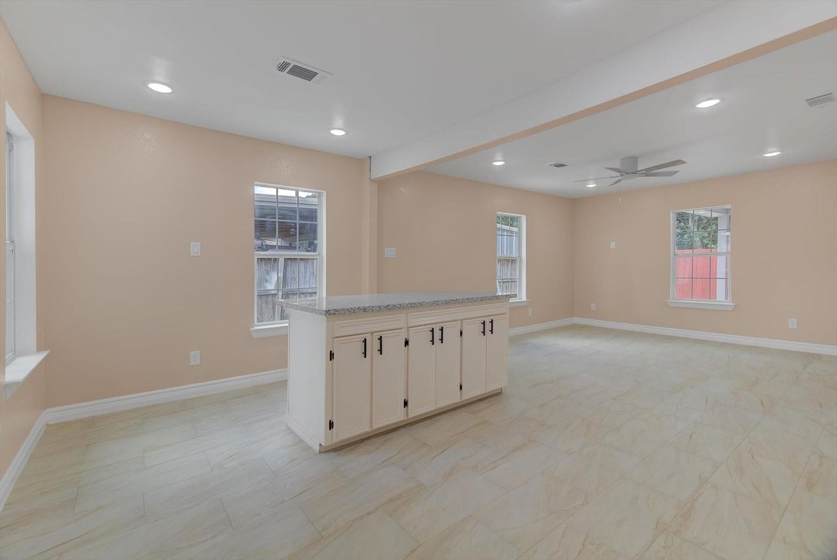 Empty room, Interior, Marble, Recessed Lighting