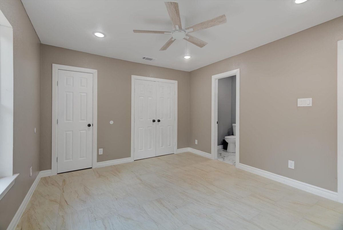 Bathroom, Empty room, Interior, Marble, Recessed Lighting