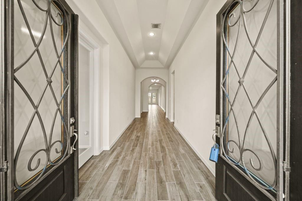 Interior, Recessed Lighting, Wood Texture Flooring