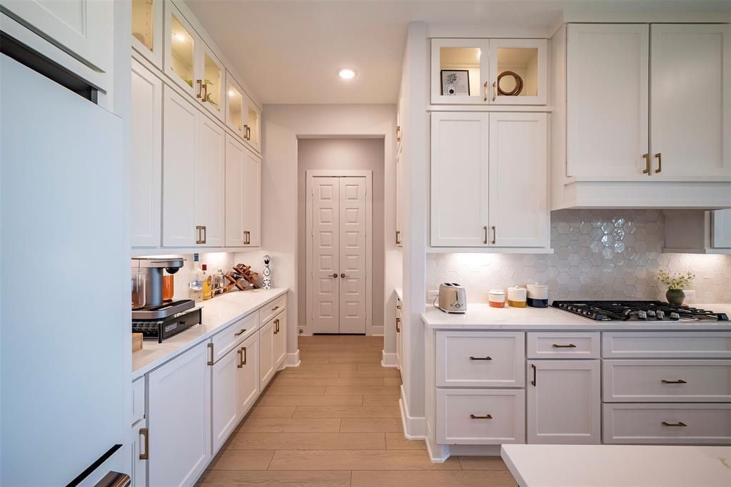 Interior, Kitchen, Recessed Lighting, Wood Texture Flooring