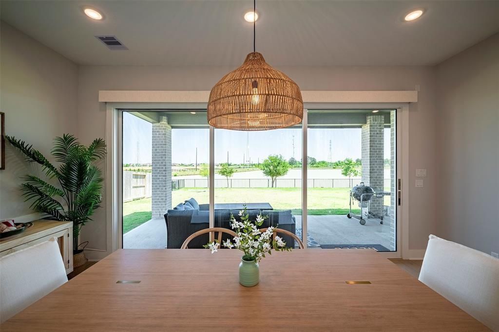 Dining room, Interior, Pendant Lights, Recessed Lighting
