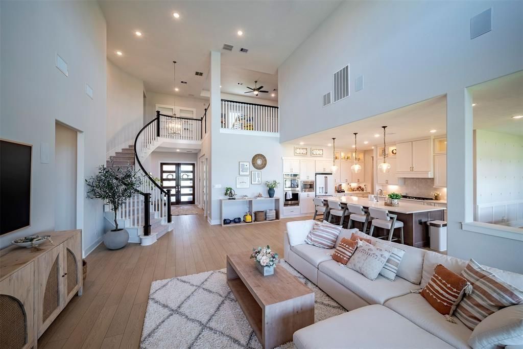 Dining room, Interior, Kitchen, Living room, Pendant Lights, Recessed Lighting, Wood Texture Flooring