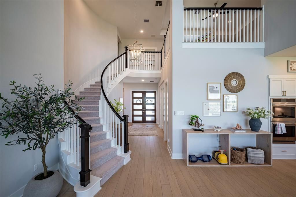 Interior, Pendant Lights, Recessed Lighting, Wood Texture Flooring