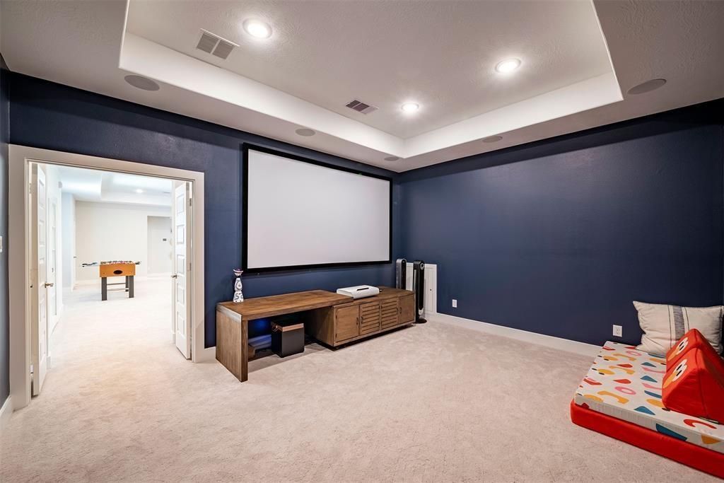 Interior, Projection Screen, Recessed Lighting, Theatre Room