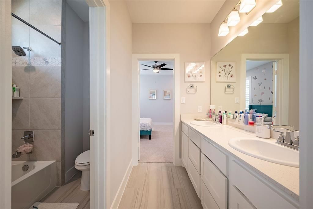 Bathroom, Dual Sink Vanities, Interior