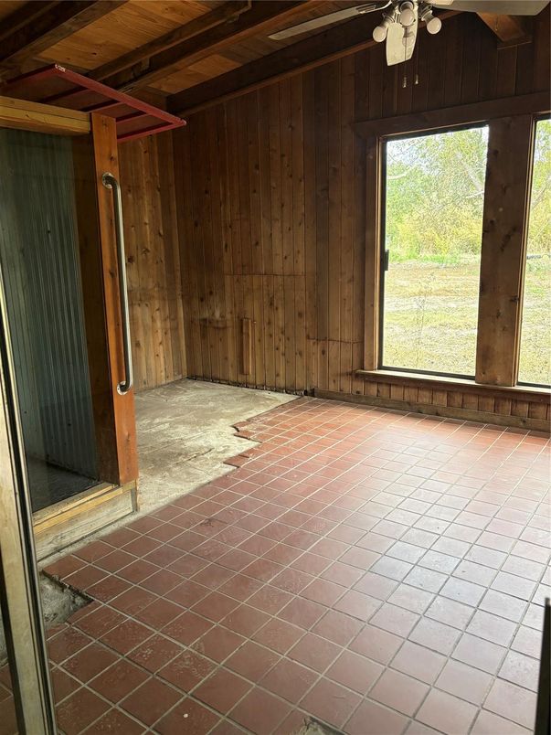 Empty room, Interior, Wooden Beams, Wooden Ceilings, Wooden Walls