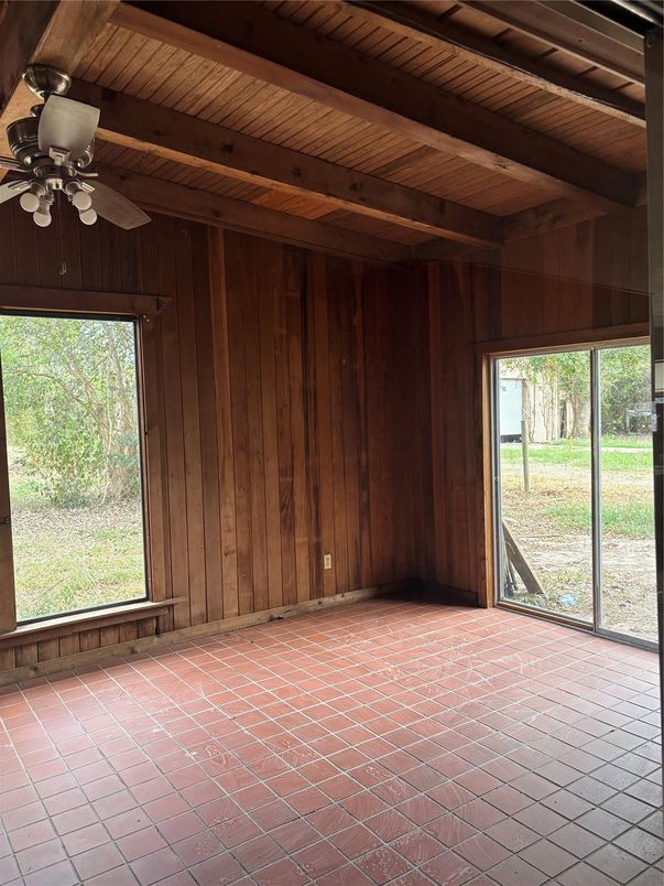 Empty room, Interior, Wooden Beams, Wooden Ceilings, Wooden Walls