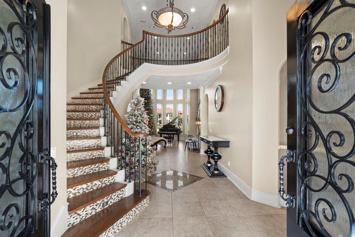 Interior, Pendant Lights, Piano, Recessed Lighting