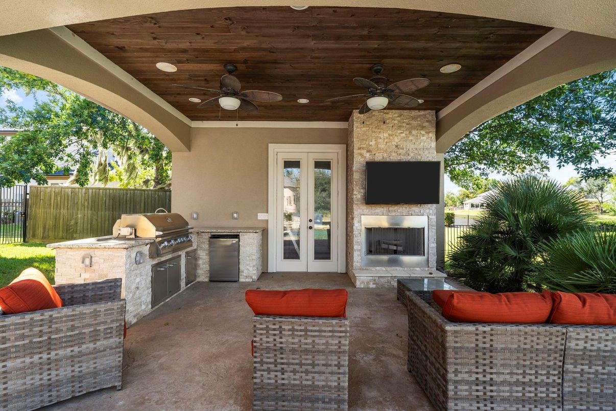 Exterior, Fireplace, Outdoor Kitchen