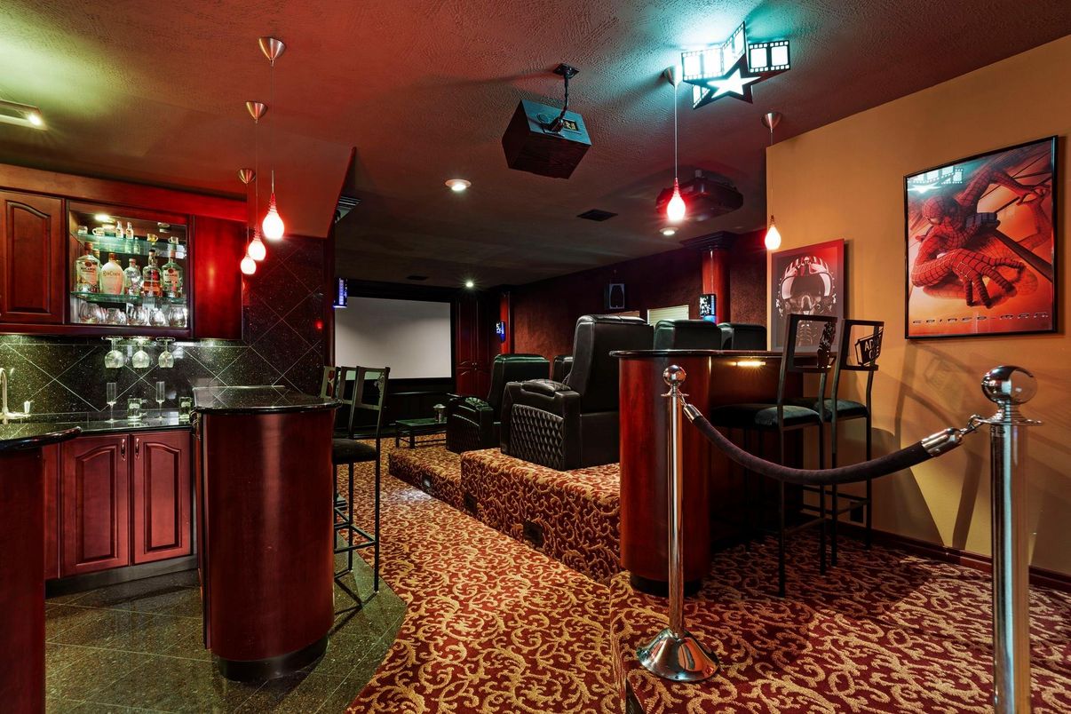 Interior, Pendant Lights, Projection Screen, Recessed Lighting, Theatre Room