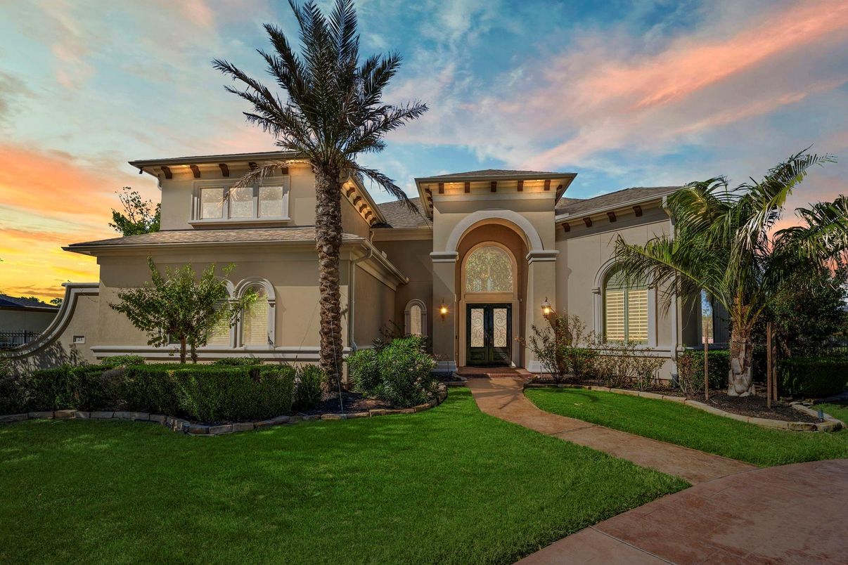 Backyard, Exterior, Facade, Mediterranean