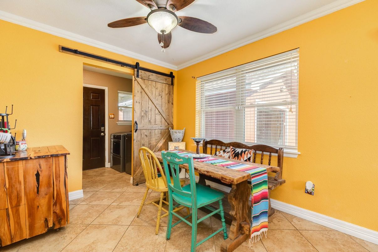 Dining room, Interior