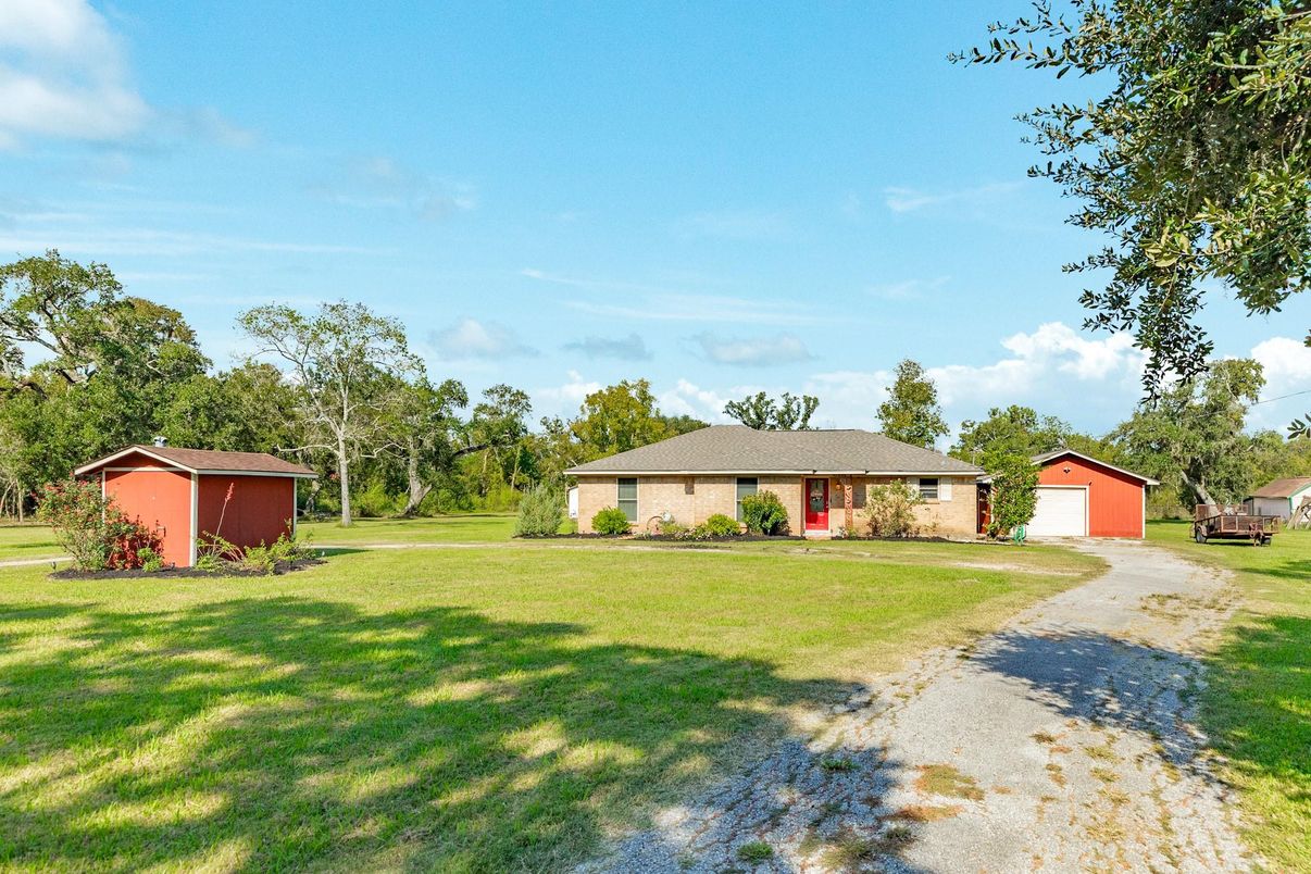 Backyard, Detached Garage, Exterior