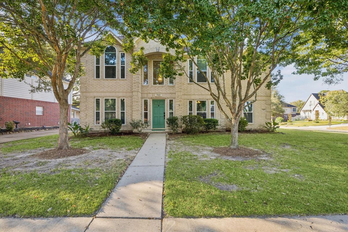 Exterior, Facade, French Provincial