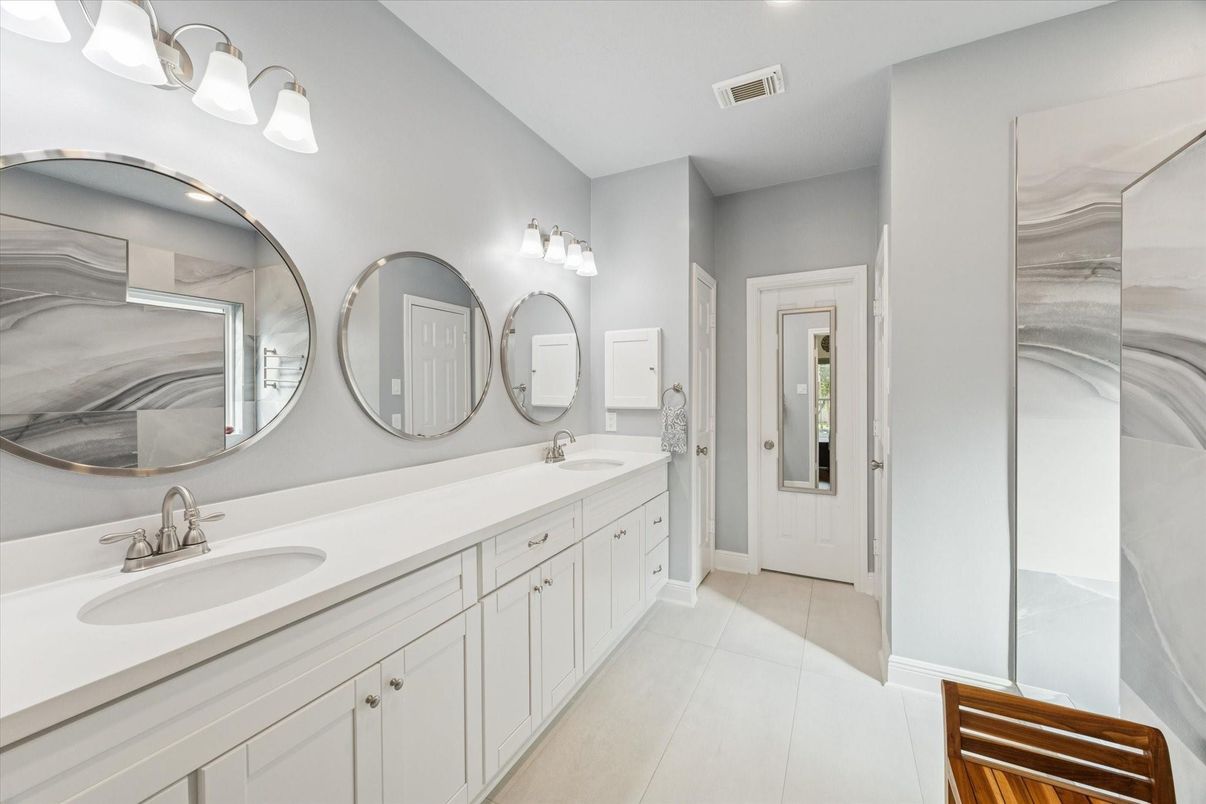 Bathroom, Dual Sink Vanities, Interior