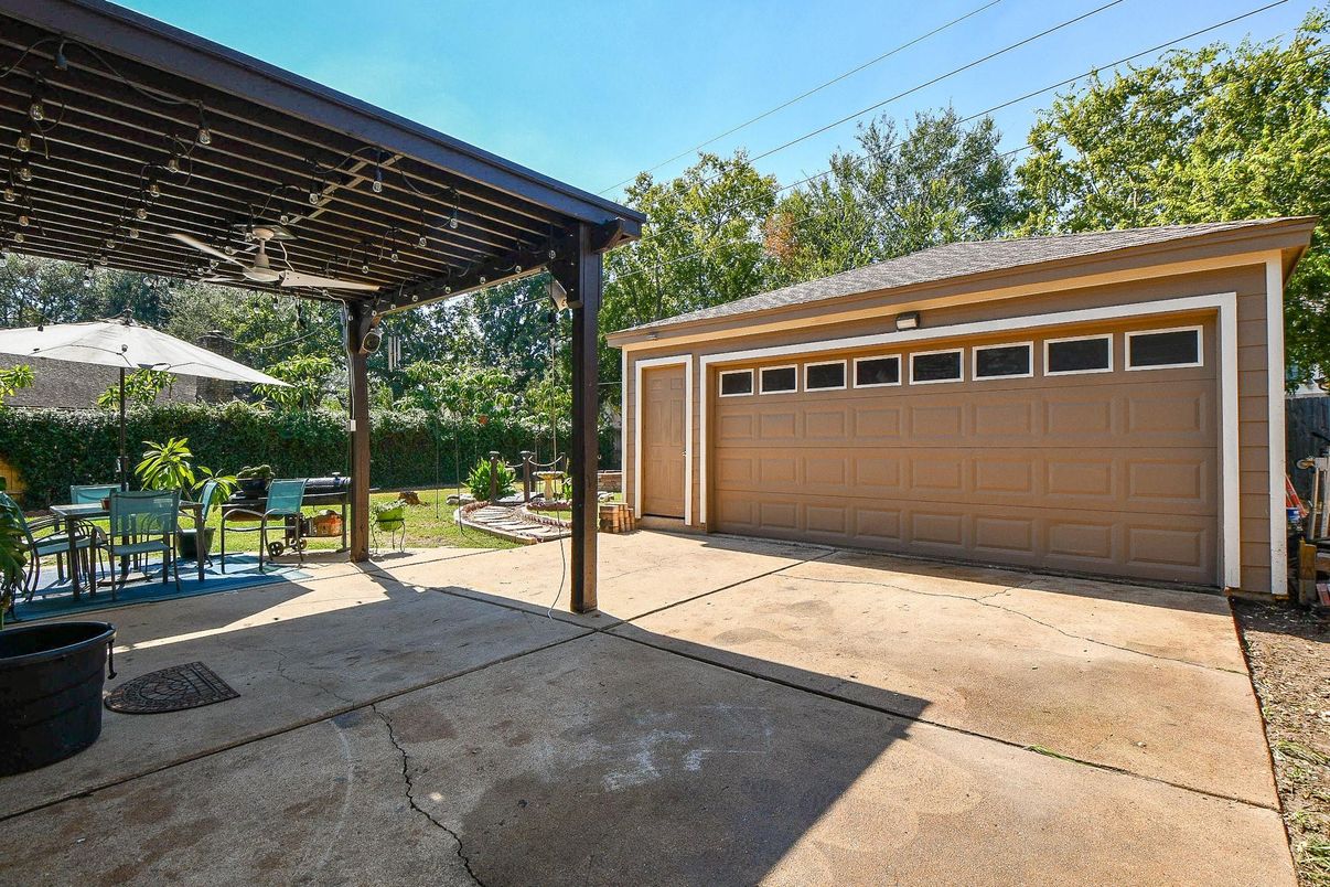 Detached Garage, Exterior