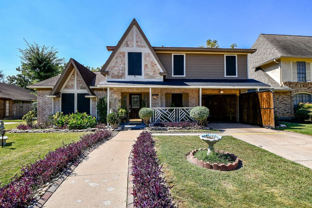 Exterior, Facade, Tudor Revival