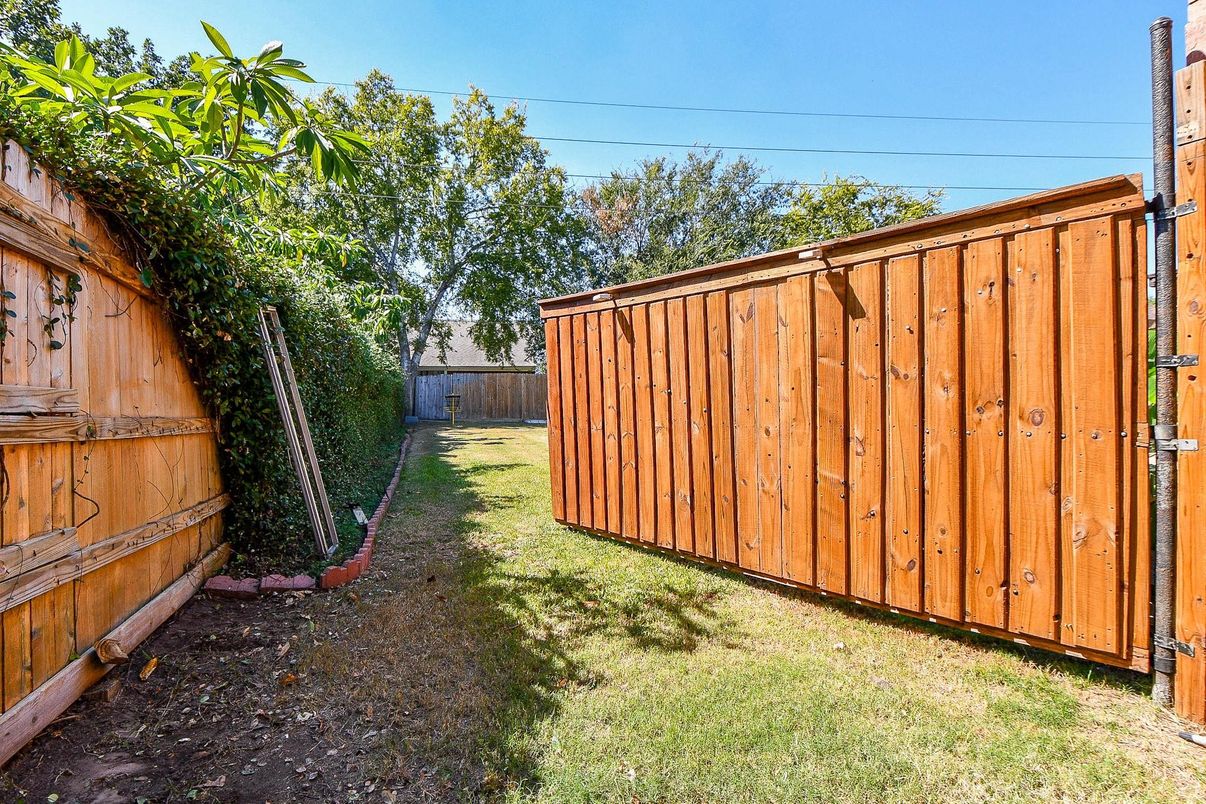 Backyard, Exterior