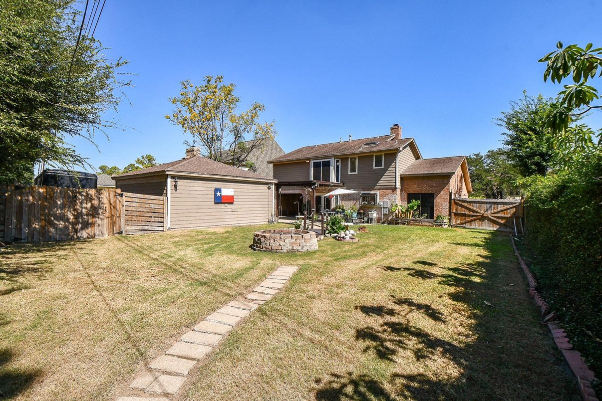 Backyard, Detached Garage, Exterior
