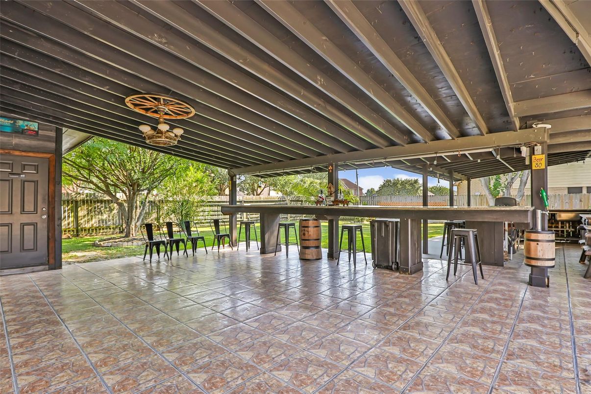 Exterior, Outdoor Kitchen