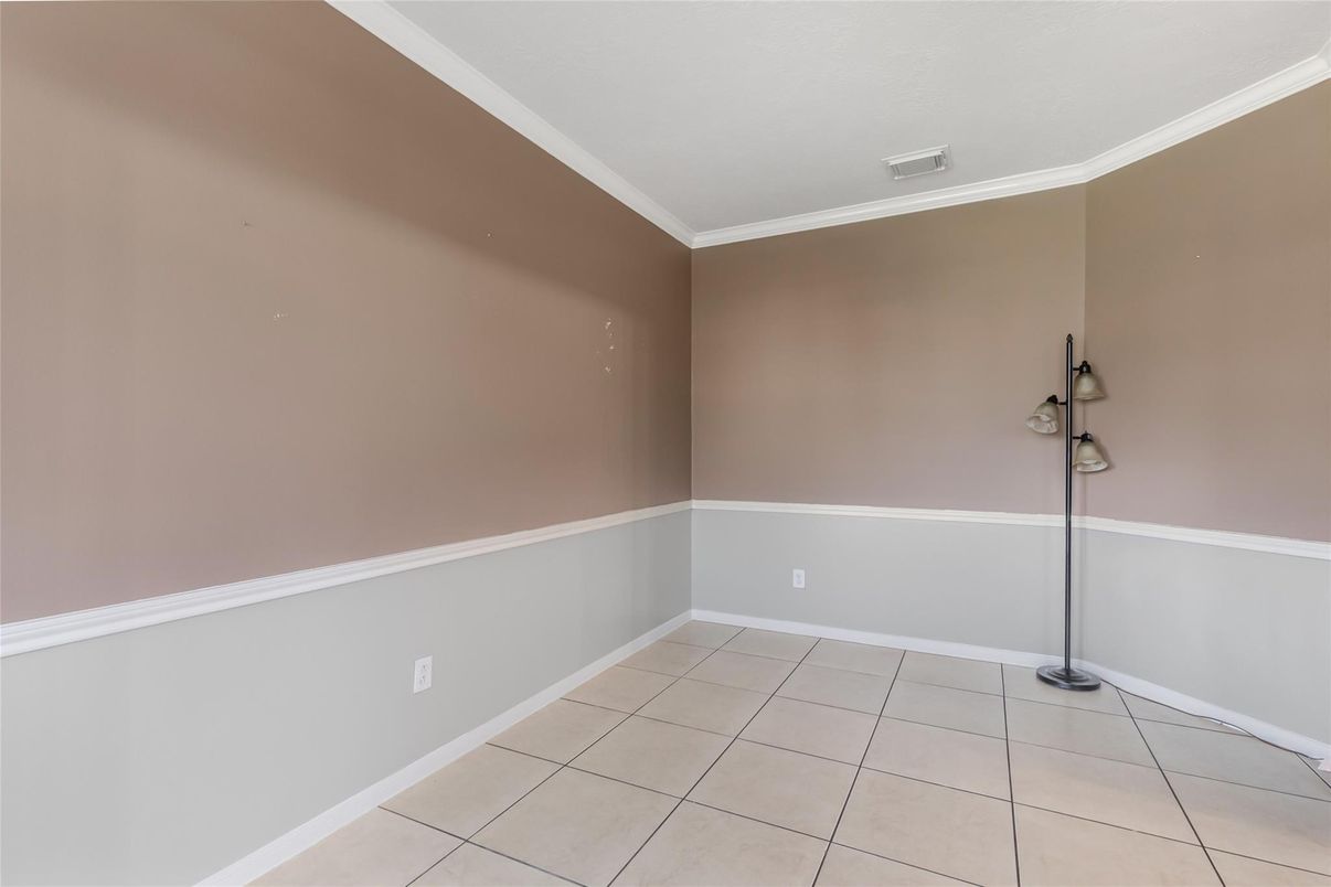 Empty room, Interior