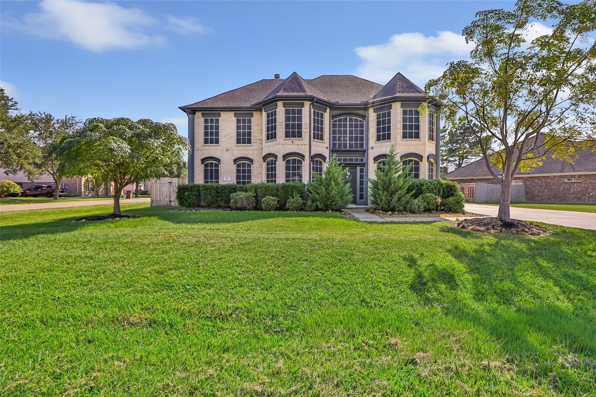Backyard, Exterior, Facade, French Provincial