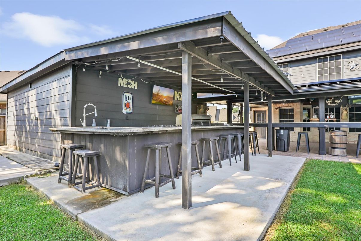 Exterior, Outdoor Kitchen