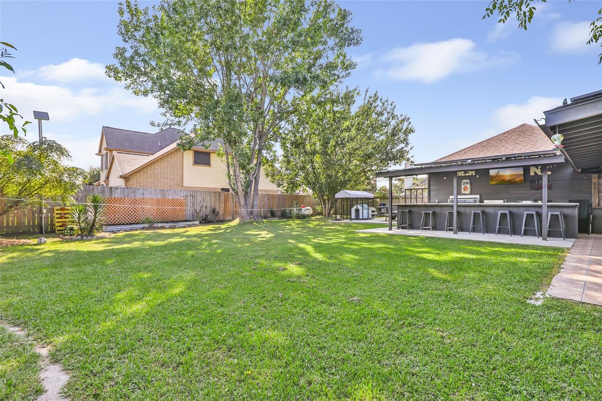 Backyard, Exterior