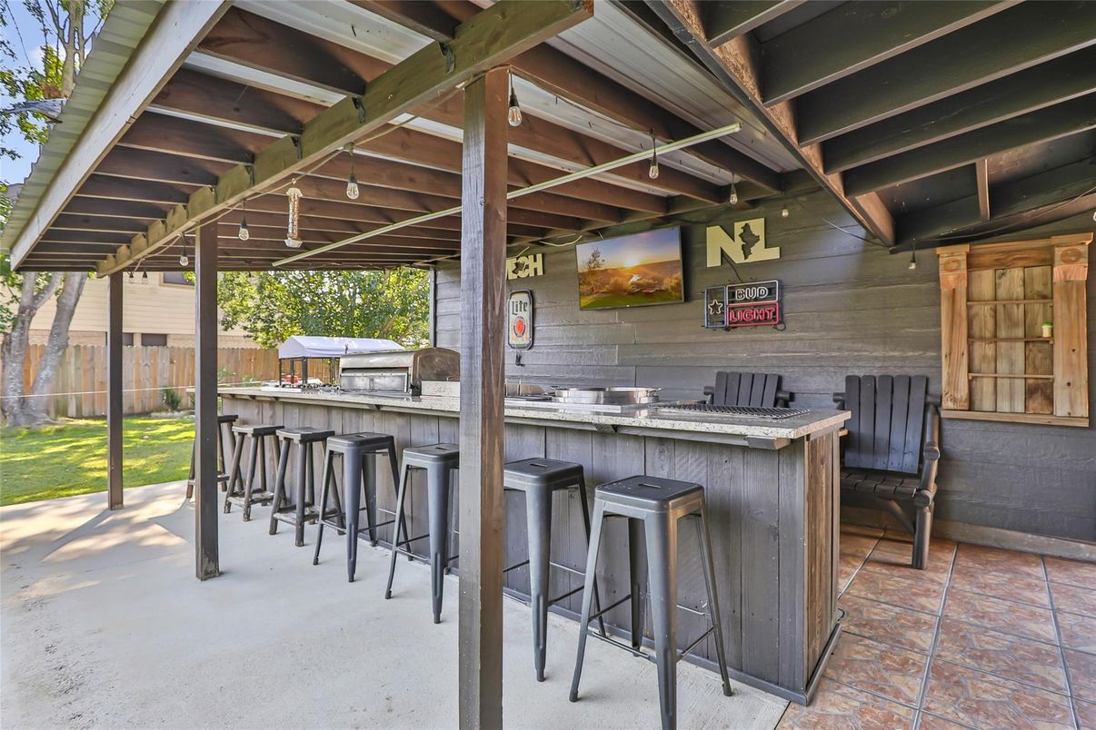 Exterior, Outdoor Kitchen
