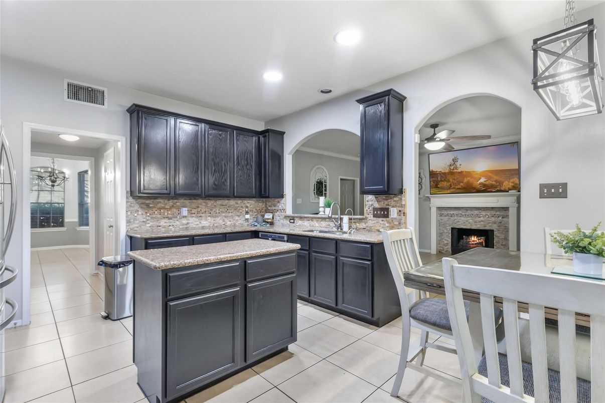 Fireplace, Interior, Kitchen, Recessed Lighting