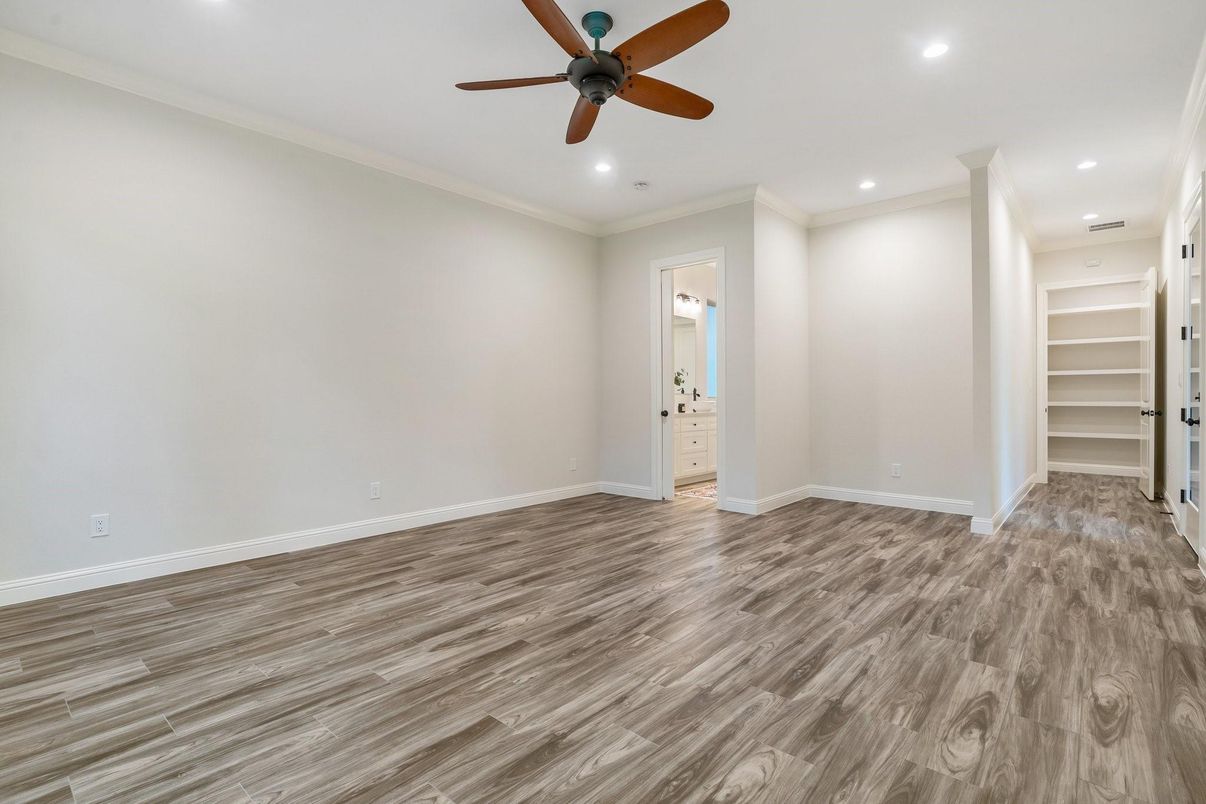 Empty room, Interior, Recessed Lighting, Wood Texture Flooring