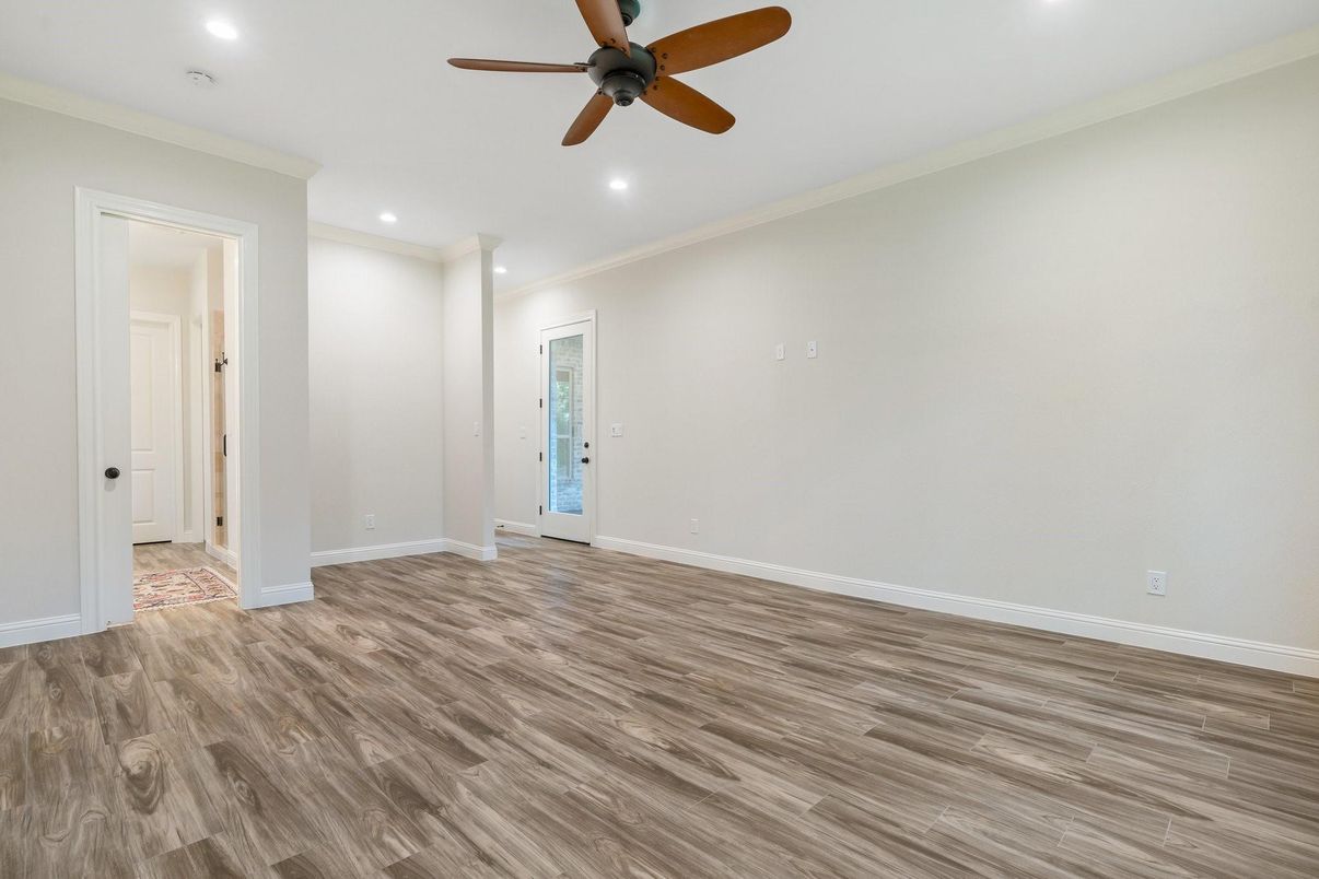 Empty room, Interior, Recessed Lighting, Wood Texture Flooring